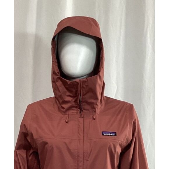 Patagonia Torrentshell 3L Rain Jacket in Red Recycled Nylon - Picture 2 of 10